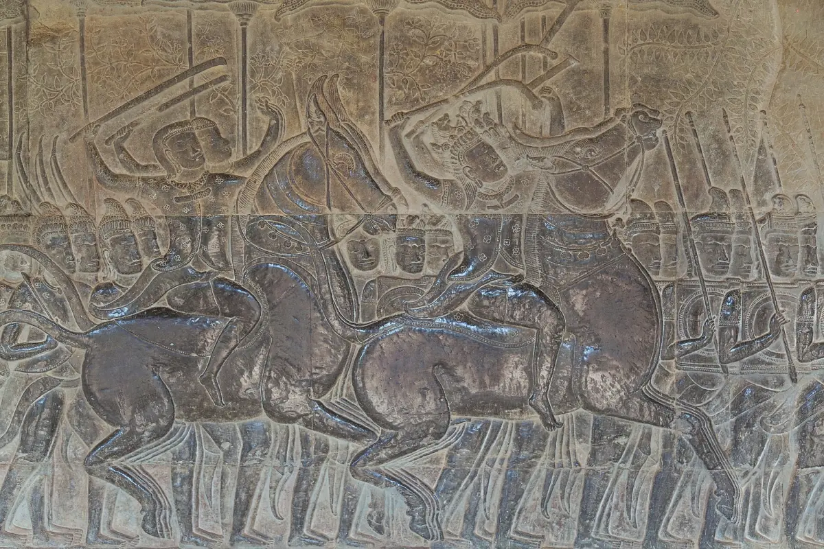 Flachreliefs in der äußeren Galerie von Angkor Wat