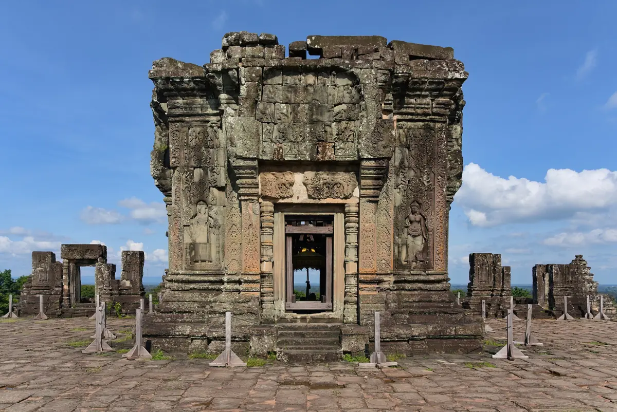 The Phnom Bakheng temple on its hill